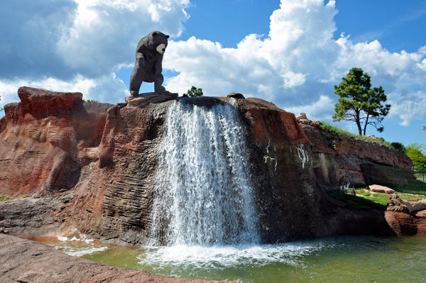 Statues: Bears trying to catch salmon jumping upstream